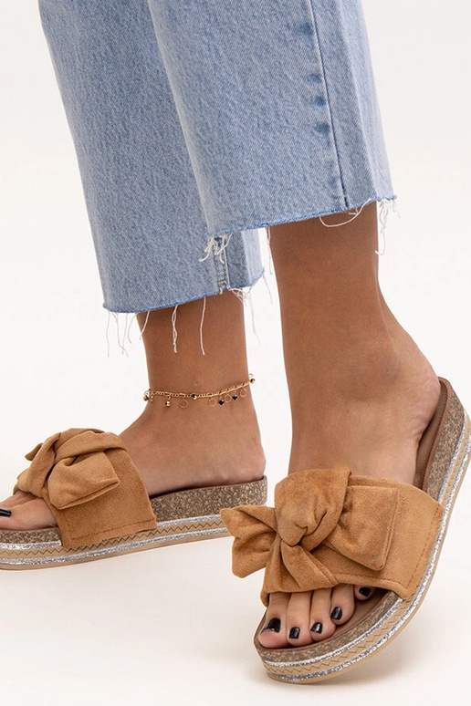 Pruunid sussid massiivse tallaga Peletra