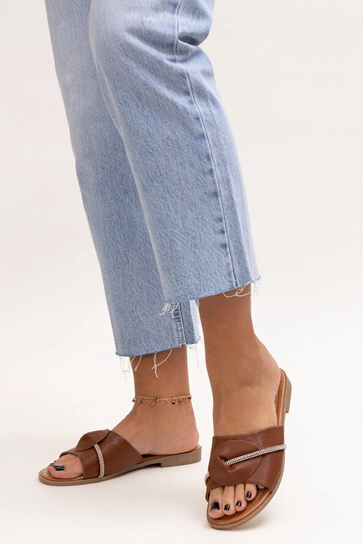 Amari tsirkoonidega kaunistatud klapid