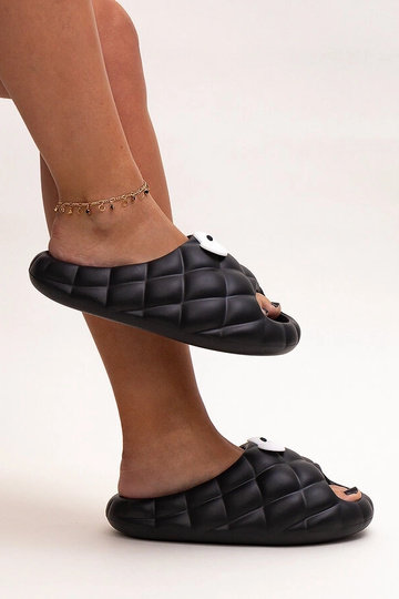 Mustad vahtplastist plätud...