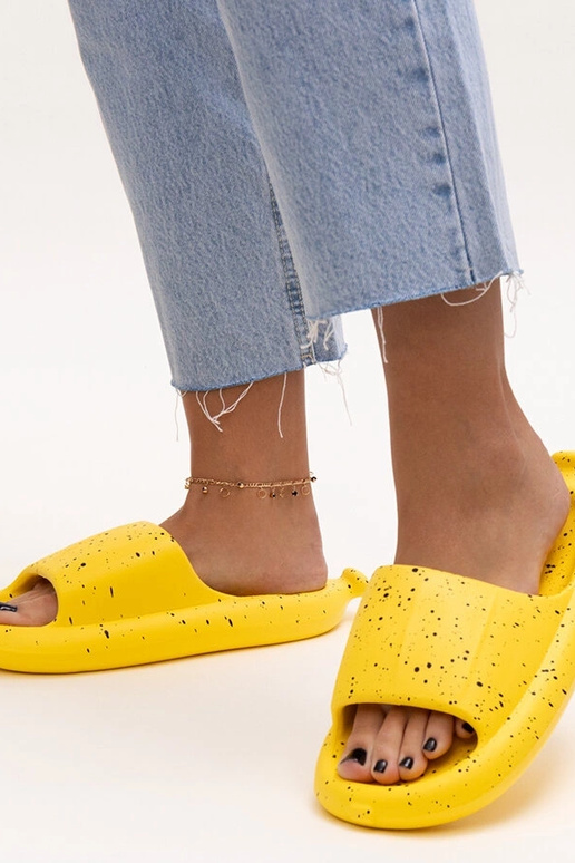 Kollased plätud laia rihmaga Hekssa