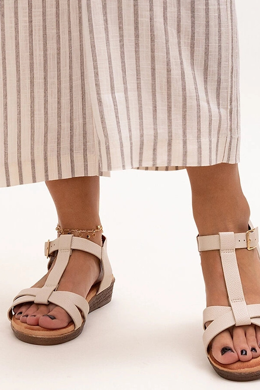 Beežid madala kiiluga sandaalid Sherine