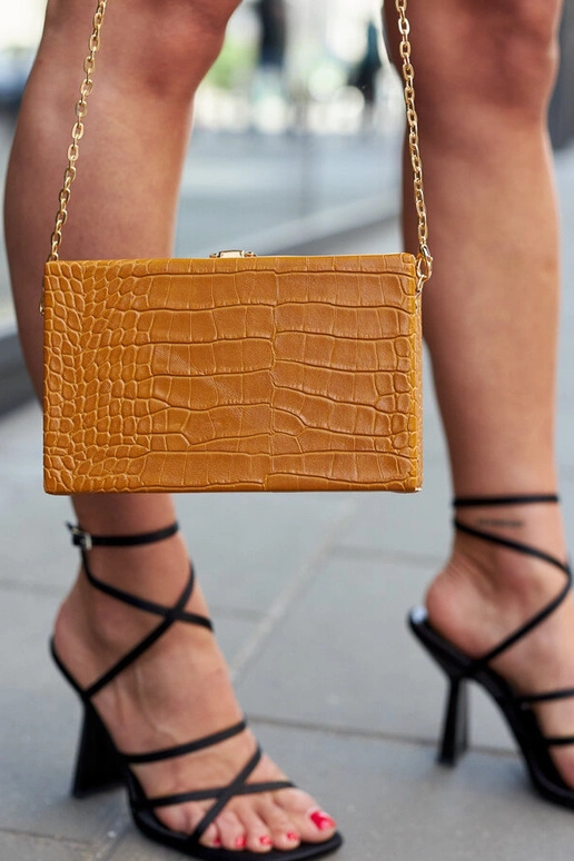 Kollane ,,pagasiruumi'' kott ketil...