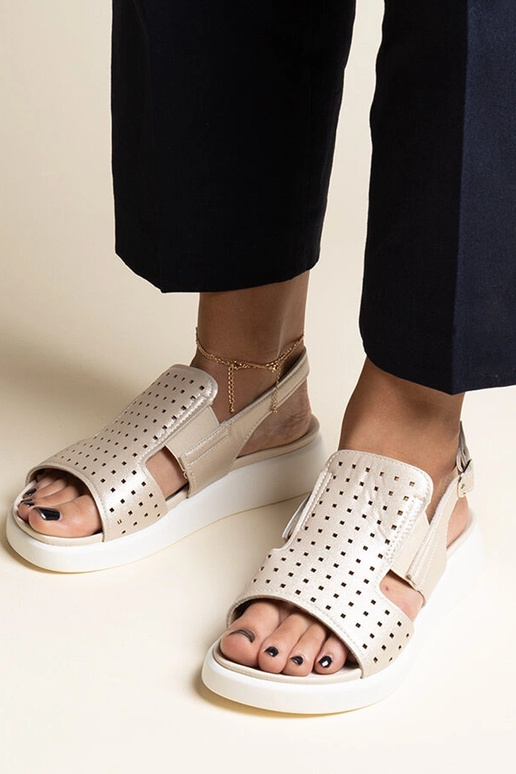 Kuldsed sandaalid ažuurse...