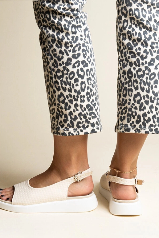 Hamonda beežid paksema tallaga sandaalid