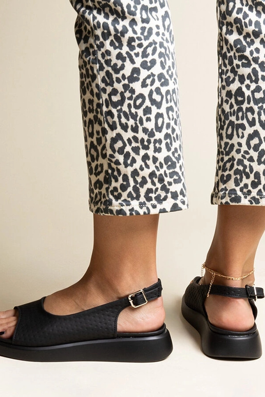 Hamonda mustad paksema tallaga sandaalid