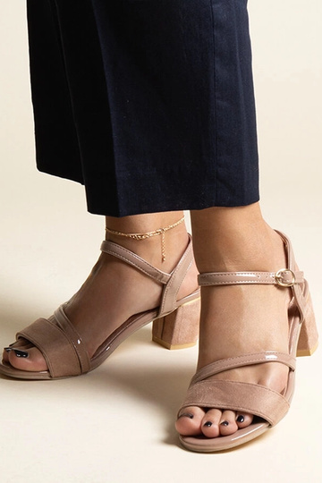 Tumebeežid sandaalid...