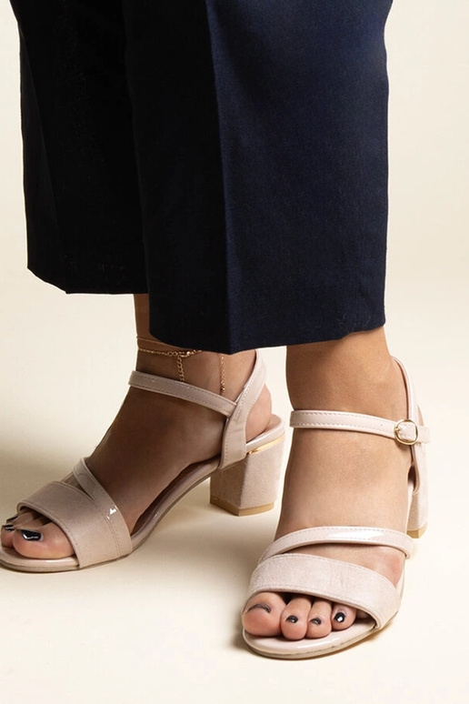 Beežid sandaalid materjalide...