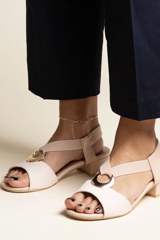 Beežid slip-on sandaalid...