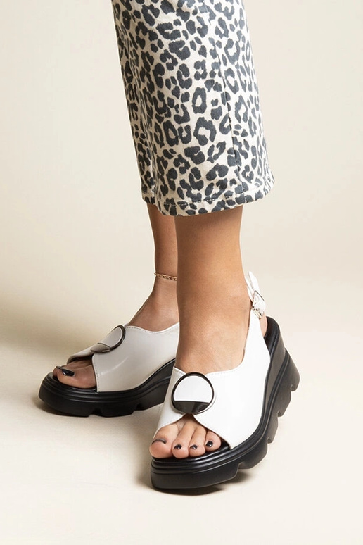 Bayley valge lukuga sandaalid