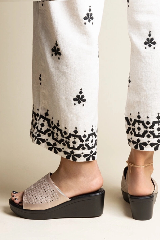 Kuldne ažuurne kiiluga plätud...