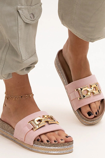 Roosad slaidid läikiva...