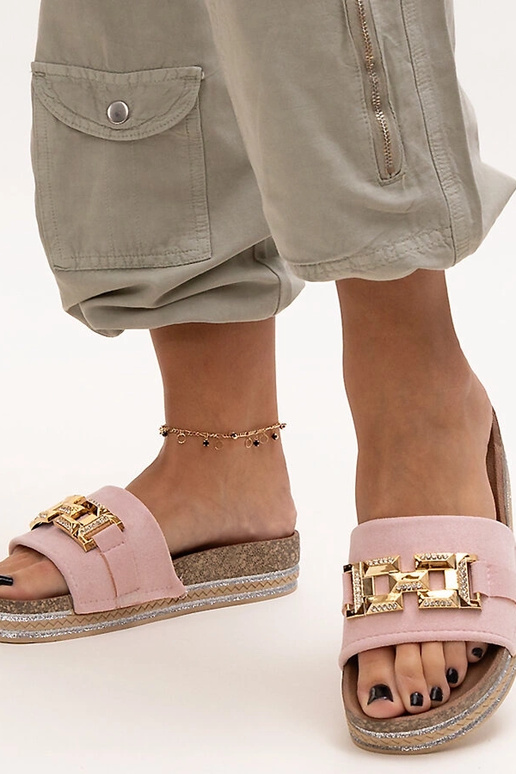 Roosad slaidid läikiva pandlaga Niamh