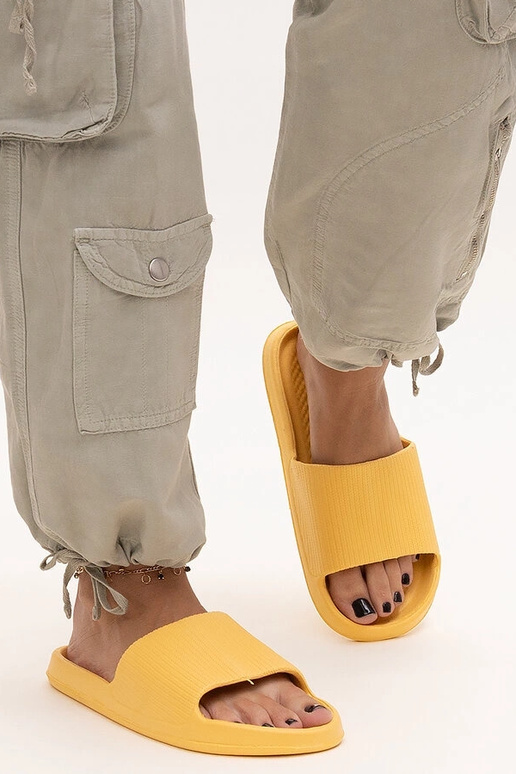 Menta kollased vahuga plätud