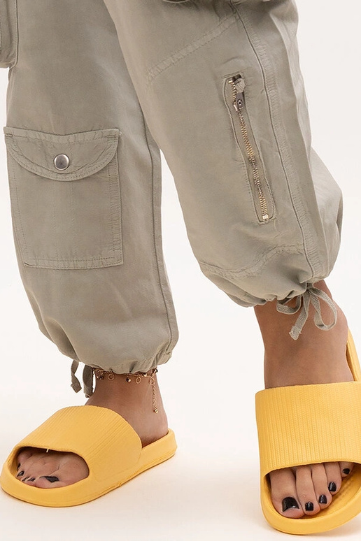 Menta kollased vahuga plätud