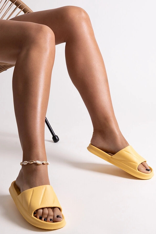 Kollased Primula vahtmaterjalist sussid