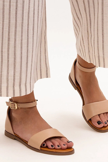 Bežid sandaalid suletud... 2