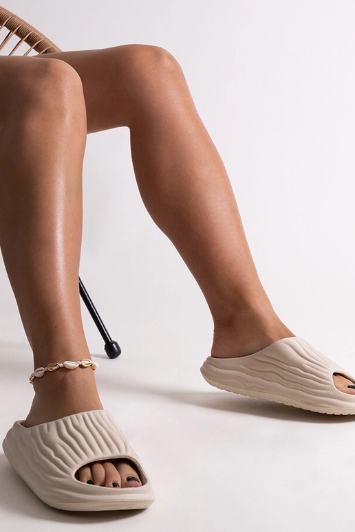 Beežid Miniya volangidega plätud