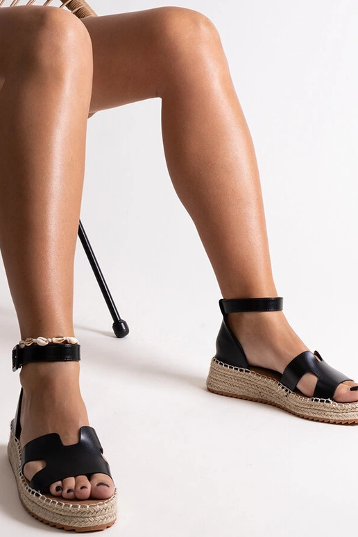 Laurencia mustad sandaalid