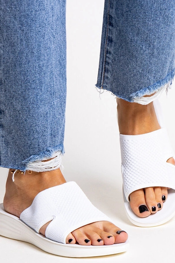 Linah valged platvormi plätud