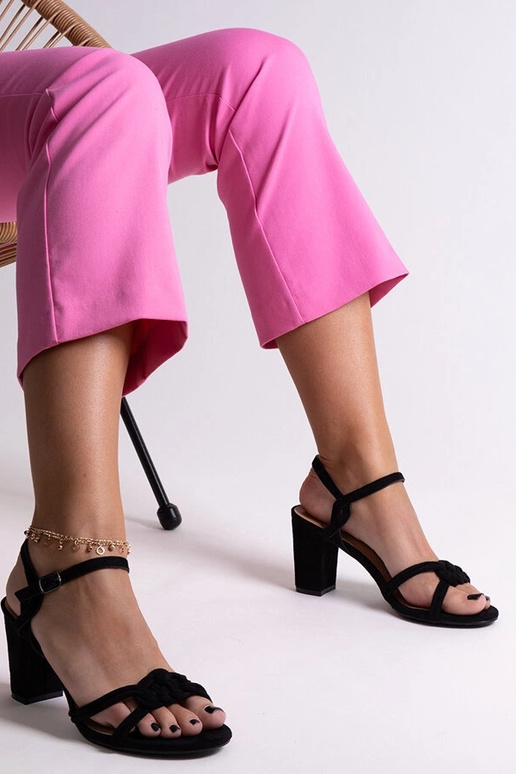 Mustad Shama plokk-kontsa sandaalid