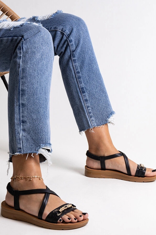 Mustad sandaalid kuldse pandlaga...