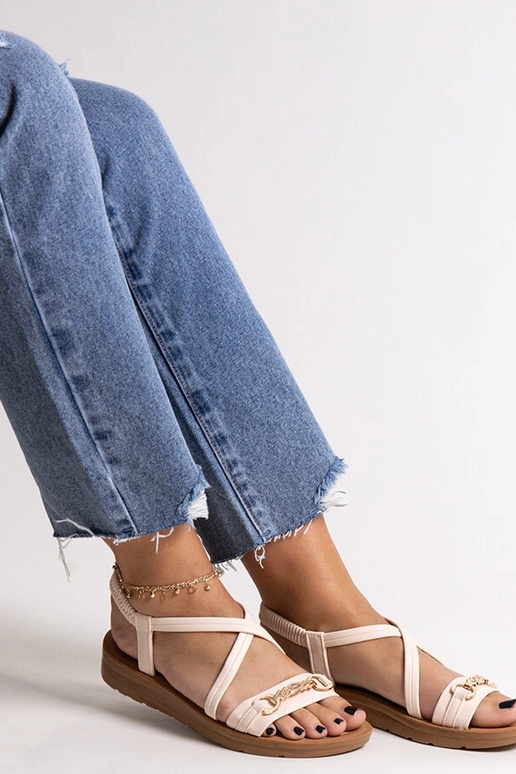 Beežid sandaalid kuldse pandlaga...