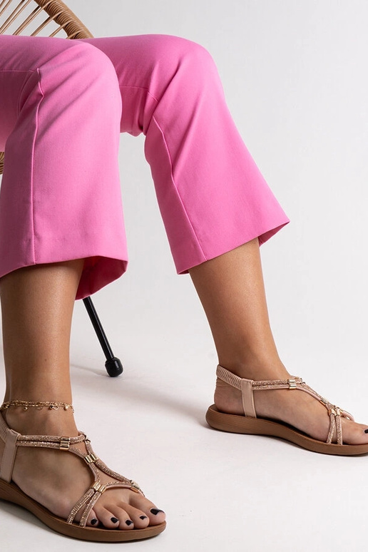 Beežid sandaalid kaunistatud...