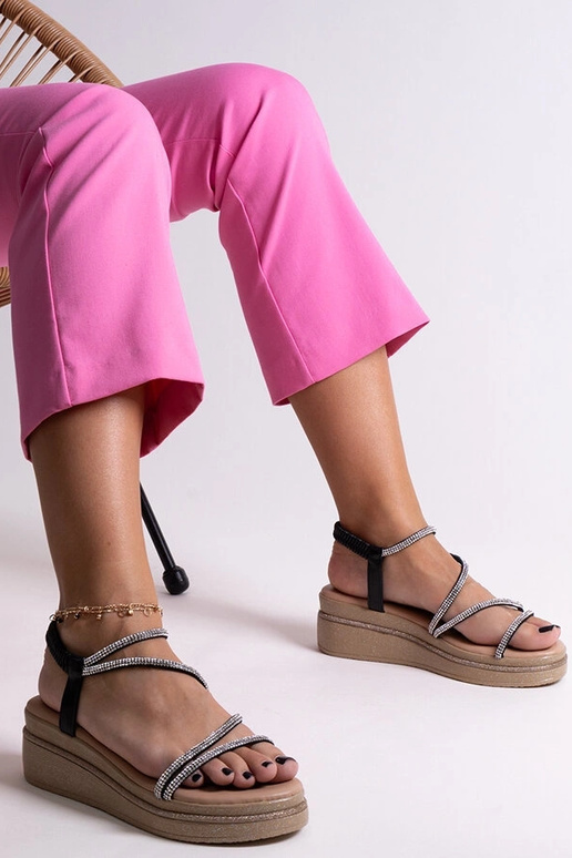 Säravad sandaalikesed madalal...