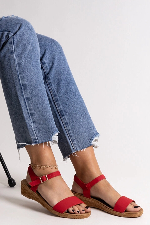 Makdaki punased ökonahast valmistatud...