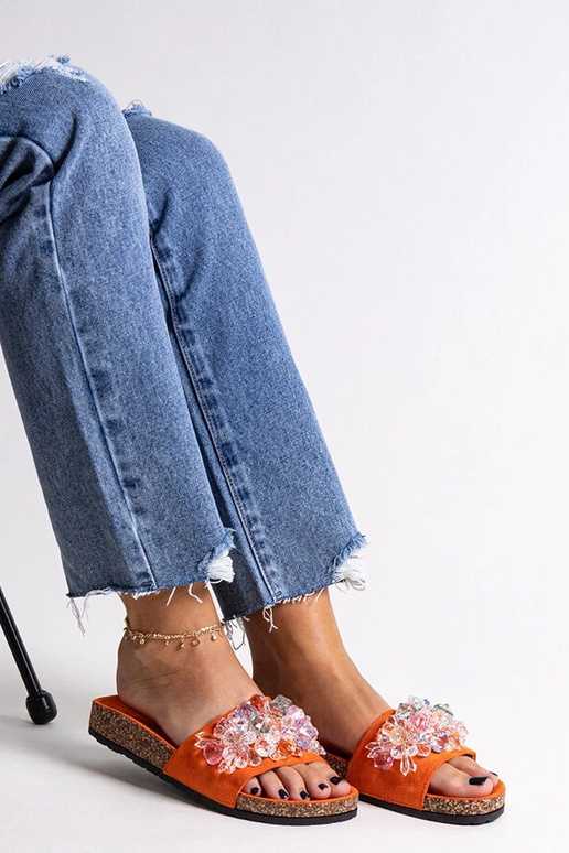 Negistina kividega kaunistatud...