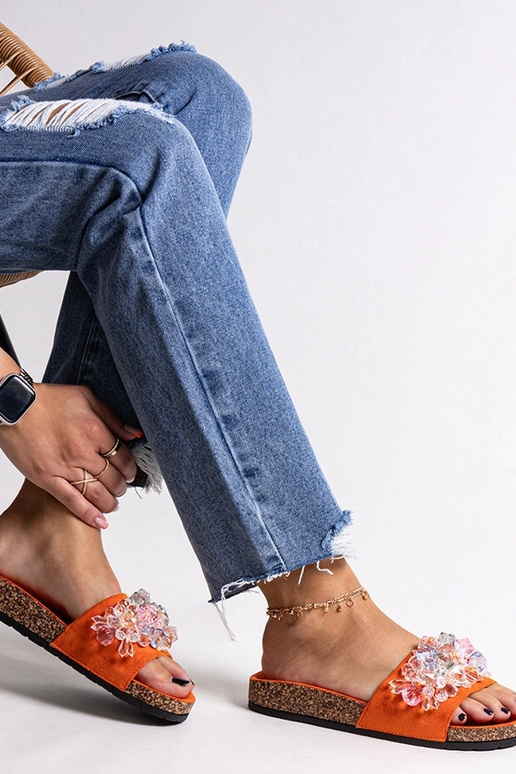 Negistina kividega kaunistatud...