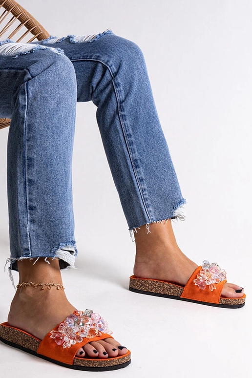 Negistina kividega kaunistatud...