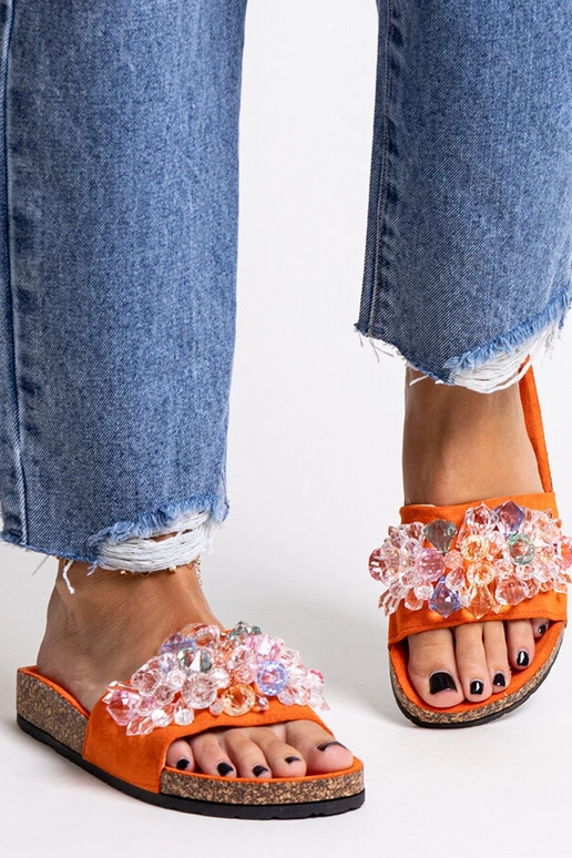 Negistina kividega kaunistatud...