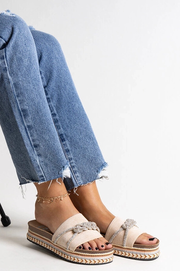 Kamilia tsirkoonidega...