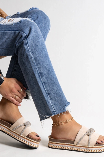 Kamilia tsirkoonidega... 2