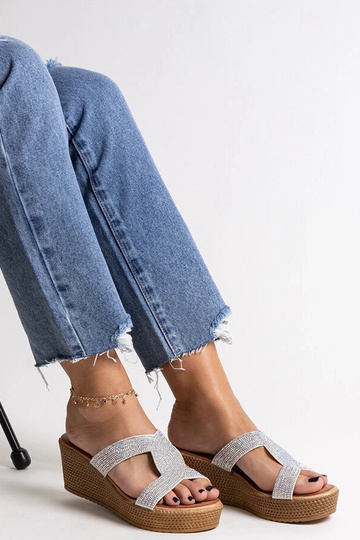 Hõbedased kiilsandaalid... 2