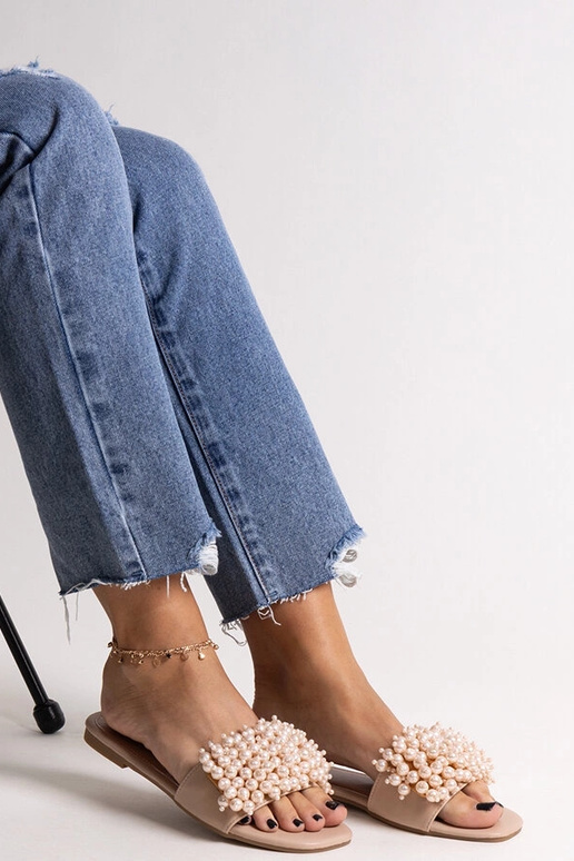 Atiyene helmestega kaunistatud beežid...