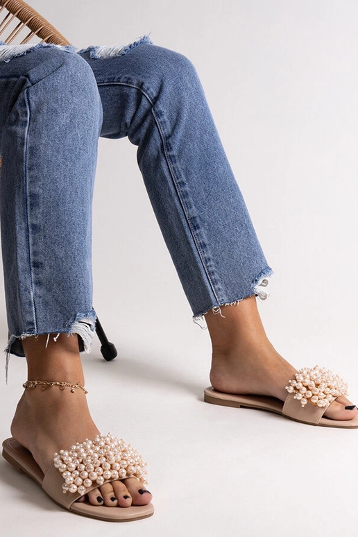 Atiyene helmestega kaunistatud beežid...