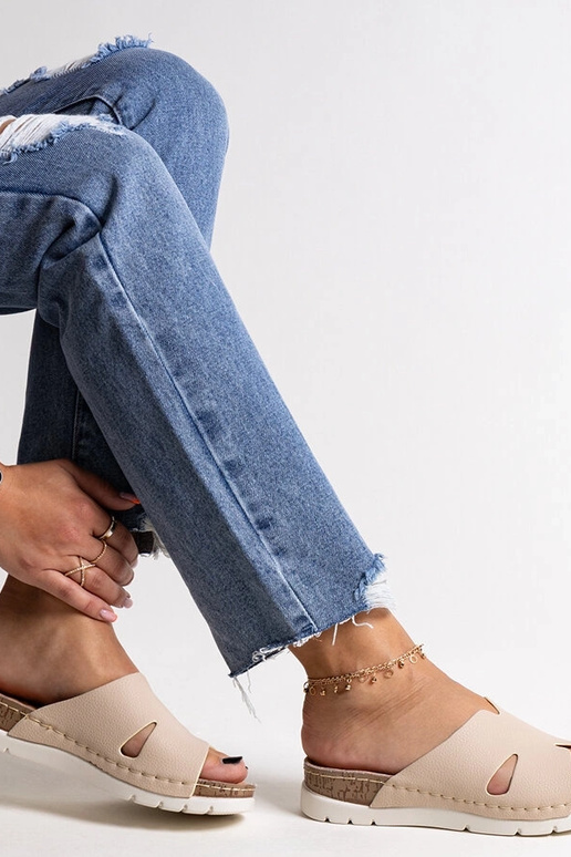 Nahast sisetallaga Masha beežid plätud