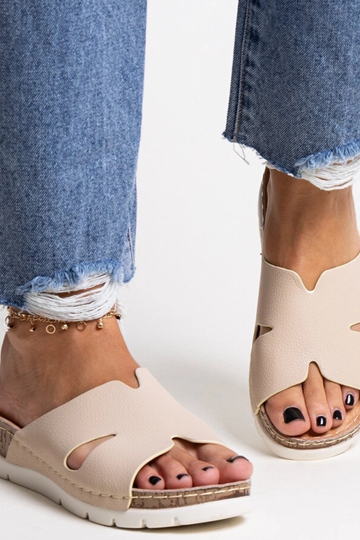 Nahast sisetallaga Masha beežid plätud