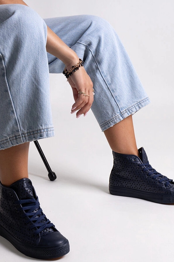 Meresinised kõrged ažuursed...