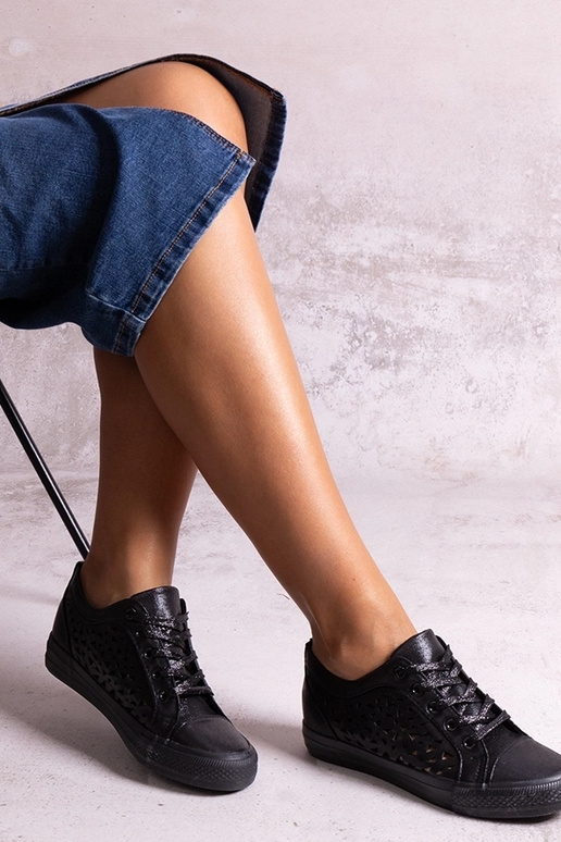 Mustad ažuursed Safune tossud