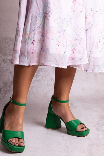 Rohelised sandaalid... 2