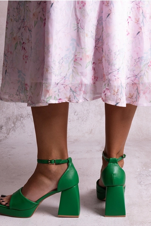 Rohelised sandaalid postamenti Vesna