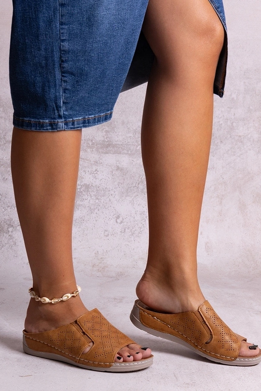 Marouna pruunid perforeeritud liugused