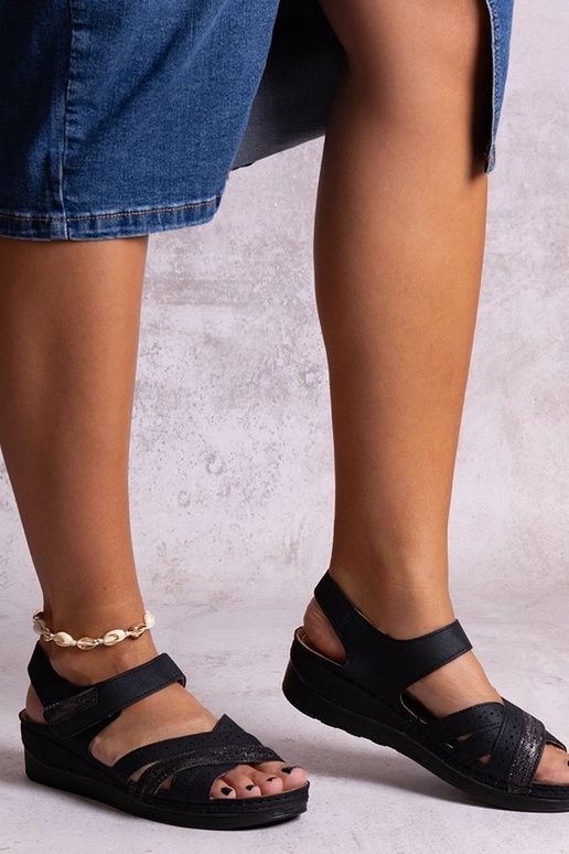 Areja mustad madala kiiluga sandaalid