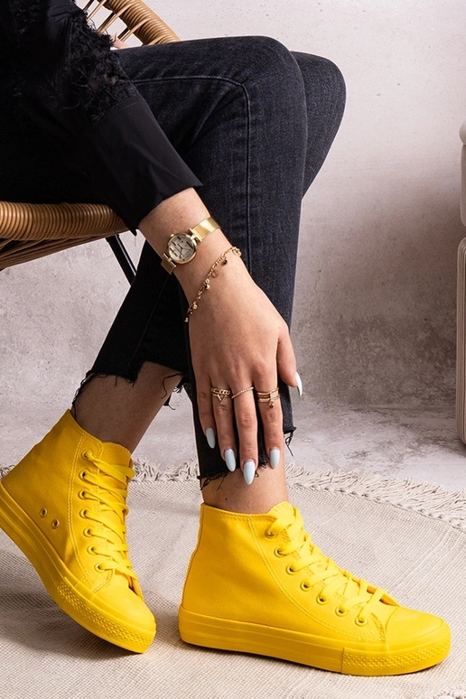 Rafife kollased kõrged tossud