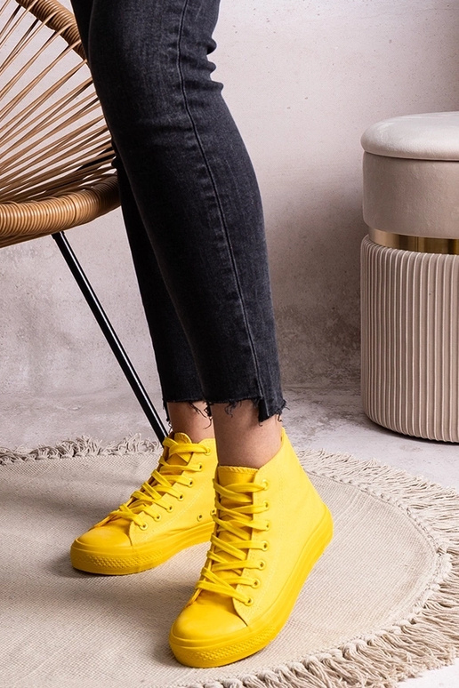 Rafife kollased kõrged tossud