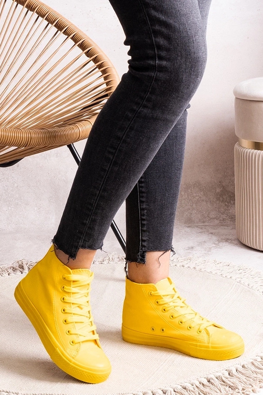 Rafife kollased kõrged tossud