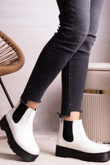 Valged saapad platvormil... 2